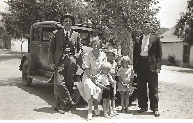 Stanley, Elsie, John, Florence, Mary, Uncle Les - June 1934