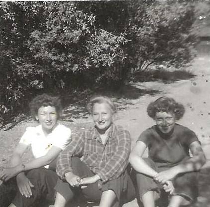 Jean, Mary, Florence 1943